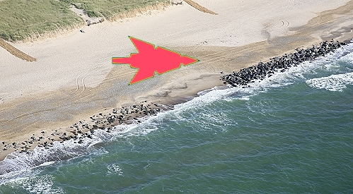 10 kl wellenbrecher am strand.jpg